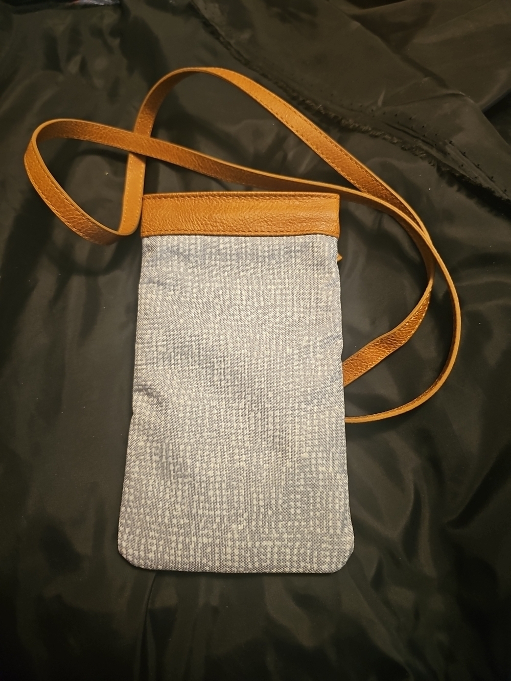 Thirty One Dialed In Crossbody Purse Grey